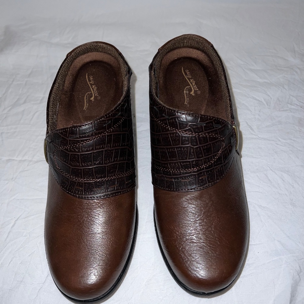 Easy Street Women’s Cynthia Brown Clogs/Mules - Size 6 - Picture 4 of 9